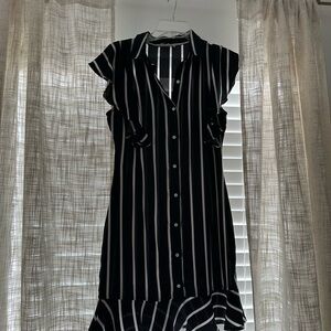 Gilli Size Small Black and White Striped Dress